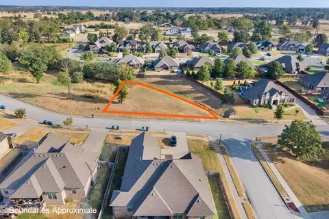 6300 Fair View Blvd, Bentonville, AR 72713