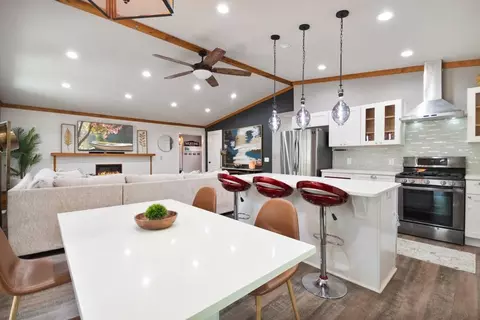224 Jan Lynn St, Siloam Springs, AR 72761