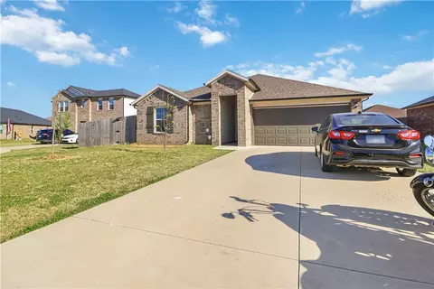 611 W Cattleman Ct, Siloam Springs, AR 72761