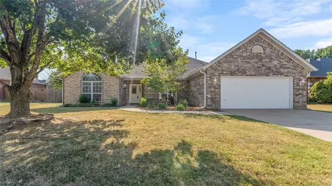 1243 S St Andrews Cir, Fayetteville, AR 72701