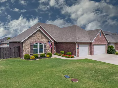 4846 W Wales Dr, Fayetteville, AR 72704
