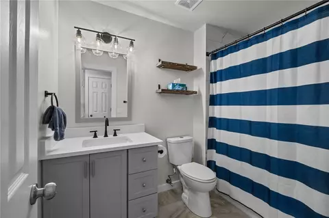 Bath - 927 Fieldstone Ct, Centerton, AR 72719 photo 4 of 4