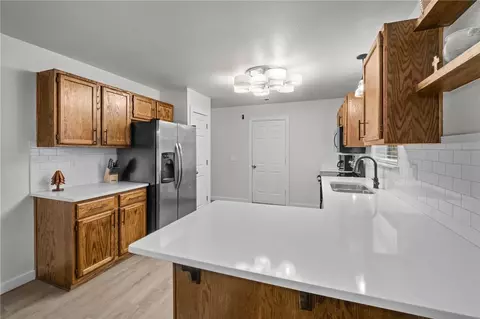 Kitchen - 927 Fieldstone Ct, Centerton, AR 72719 photo 2 of 3