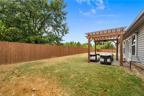 Exterior - 927 Fieldstone Ct, Centerton, AR 72719 photo 4 of 6