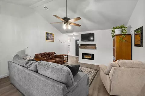 Living - 927 Fieldstone Ct, Centerton, AR 72719 photo 2 of 2