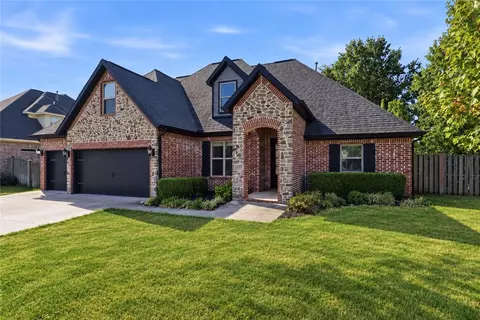 3906 W Lexington Dr, Rogers, AR 72758