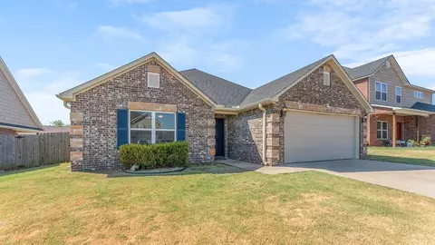 1256 Canyon Gate Dr, Siloam Springs, AR 72761