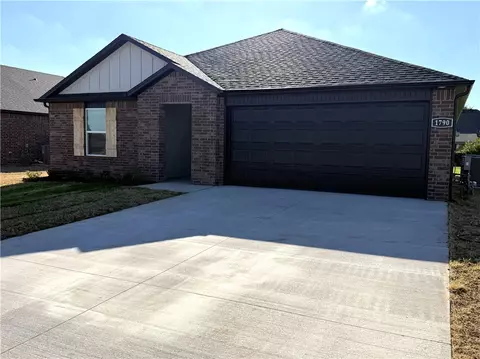 1790 Thelma St, Springdale, AR 72762