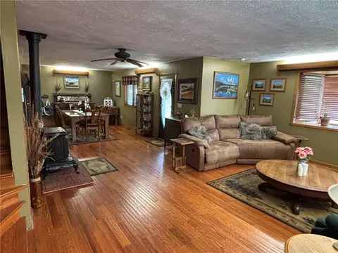 Living - 237 Meadowlark Dr, Harrison, AR 72601 photo 3 of 5