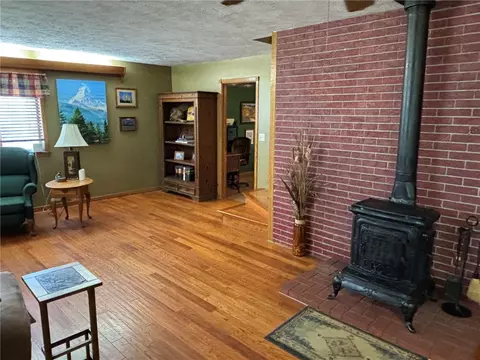 Living - 237 Meadowlark Dr, Harrison, AR 72601 photo 4 of 5
