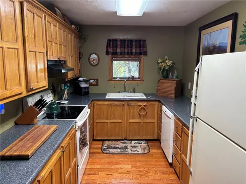 Kitchen - 237 Meadowlark Dr, Harrison, AR 72601 photo 2 of 3