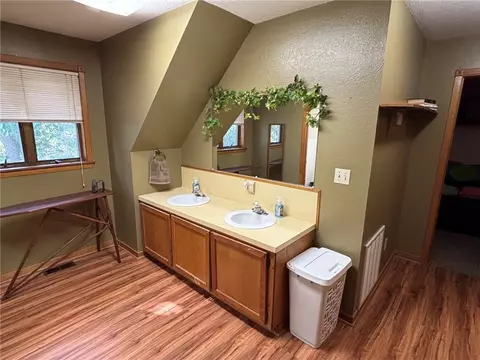 Bath - 237 Meadowlark Dr, Harrison, AR 72601 photo 3 of 4