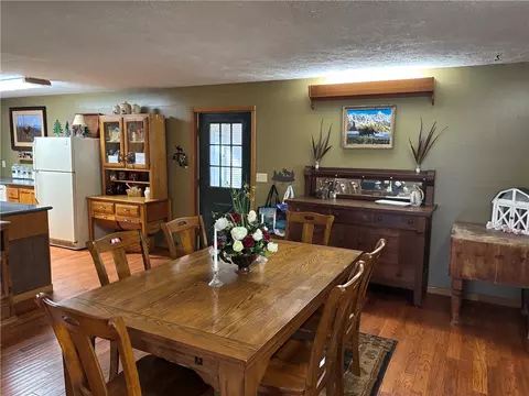 Dining - 237 Meadowlark Dr, Harrison, AR 72601 photo 2 of 5