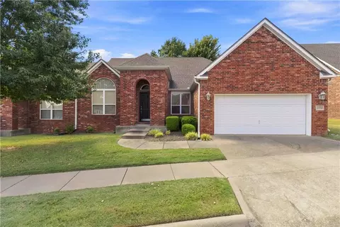 4175 N Meadow View Dr, Fayetteville, AR 72703