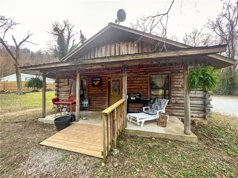 Exterior - 224 S Stone St, Jasper, AR 72641 photo 2 of 2