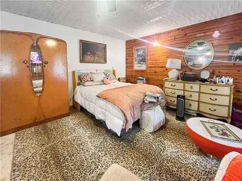 Bedroom - 224 S Stone St, Jasper, AR 72641 photo 2 of 3