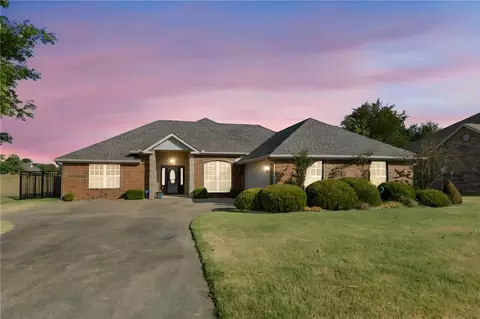 11199 Bear Dr, Farmington, AR 72730