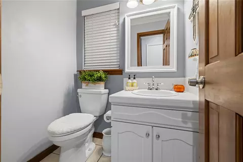 Bath - 1369 Julius Dr, Harrison, AR 72601 photo 6 of 7