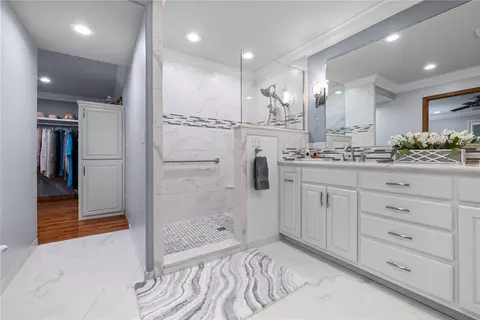 Bath - 1369 Julius Dr, Harrison, AR 72601 photo 2 of 7
