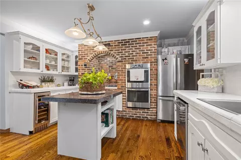 Kitchen - 1369 Julius Dr, Harrison, AR 72601 photo 3 of 5