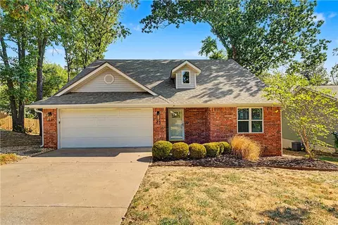 21 Greenridge Ln, Bentonville, AR 72712