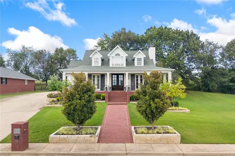 221 Hogan Dr, Harrison, AR 72601