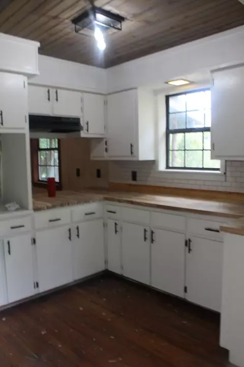 Kitchen - 7727 Mc 6064, Flippin, AR 72634 photo 2 of 2