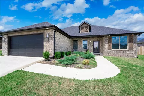 872 Round Top St, Prairie Grove, AR 72753