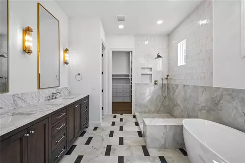 Bath - 5438 Hackett St, Springdale, AR 72762 photo 2 of 6