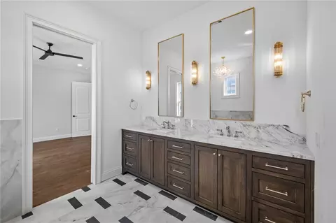 Bath - 5438 Hackett St, Springdale, AR 72762 photo 3 of 6