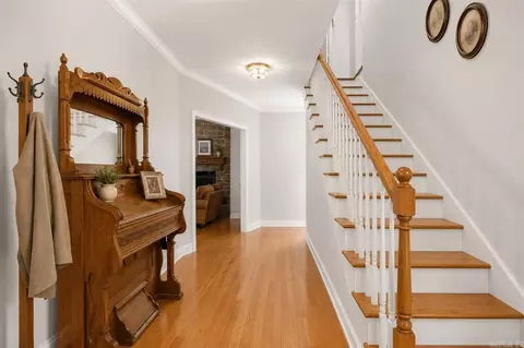 Entry Way - 420 Shadow Ln, Clinton, AR 72031 photo 3 of 5