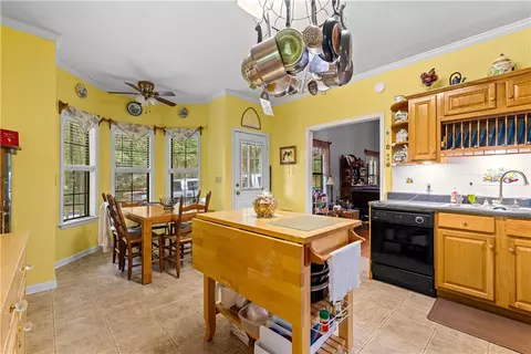 Kitchen - 420 Shadow Ln, Clinton, AR 72031 photo 3 of 4