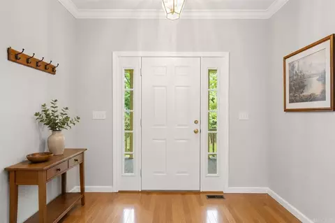 Entry Way - 420 Shadow Ln, Clinton, AR 72031 photo 2 of 5