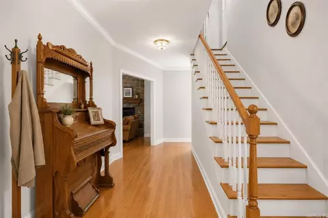 Entry Way - 420 Shadow Ln, Clinton, AR 72031 photo 3 of 5
