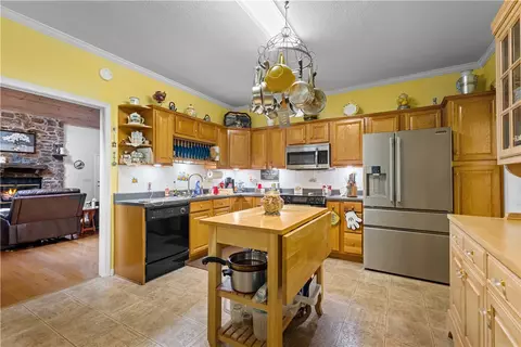 Kitchen - 420 Shadow Ln, Clinton, AR 72031 photo 2 of 4