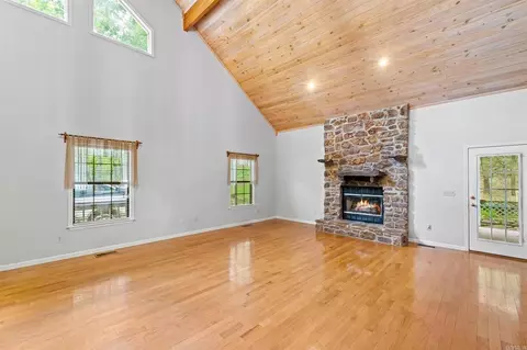 Living - 420 Shadow Ln, Clinton, AR 72031 photo 1 of 3