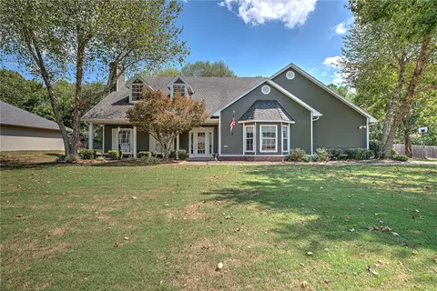 1844 N Buckley Dr, Fayetteville, AR 72701