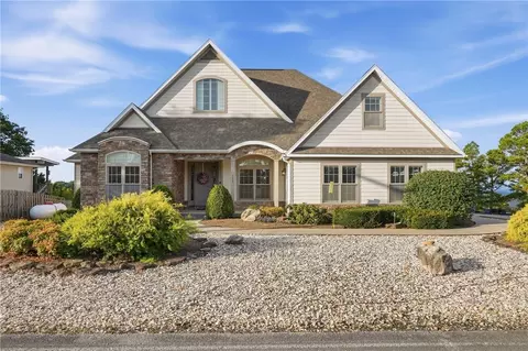 153 Holiday Island Dr, Holiday Island, AR 72631
