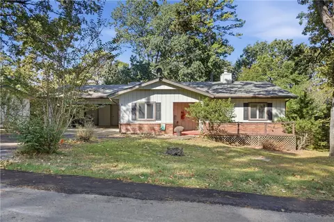 7 Grisham Ln, Bella Vista, AR 72715