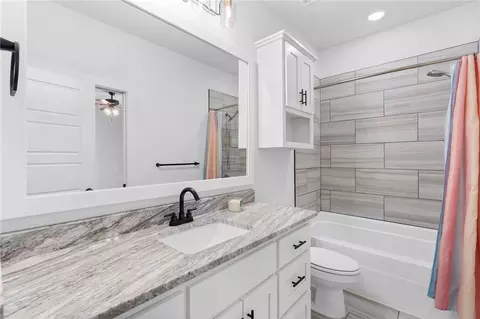 Bath - 3364 Sagely Ln, Springdale, AR 72764 photo 8 of 8