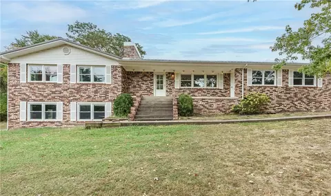 211 Northside Dr, Berryville, AR 72616