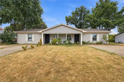 1209 Carlsbad Trce #1209 & 1211, Fayetteville, AR 72704