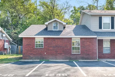 1246 N Iron Horse Dr, Fayetteville, AR 72703