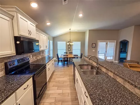 Kitchen - 621 Melrose Pl, Bentonville, AR 72712 photo 2 of 3