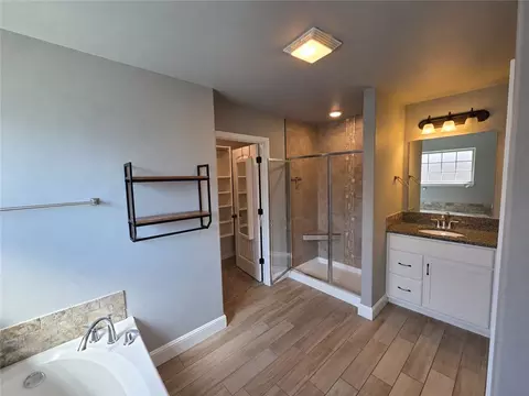 Bath - 621 Melrose Pl, Bentonville, AR 72712 photo 2 of 6