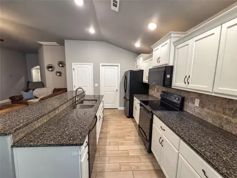 Kitchen - 621 Melrose Pl, Bentonville, AR 72712 photo 1 of 3