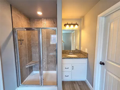 Bath - 621 Melrose Pl, Bentonville, AR 72712 photo 3 of 6