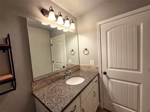 Bath - 621 Melrose Pl, Bentonville, AR 72712 photo 5 of 6