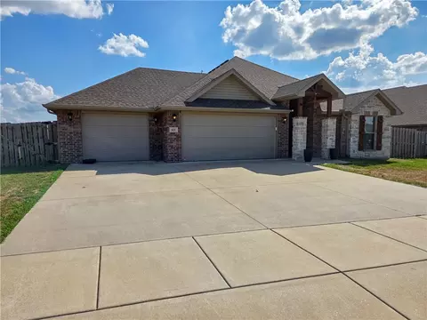 Exterior - 621 Melrose Pl, Bentonville, AR 72712 photo 2 of 7