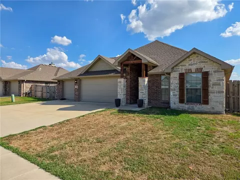 Exterior - 621 Melrose Pl, Bentonville, AR 72712 photo 3 of 7